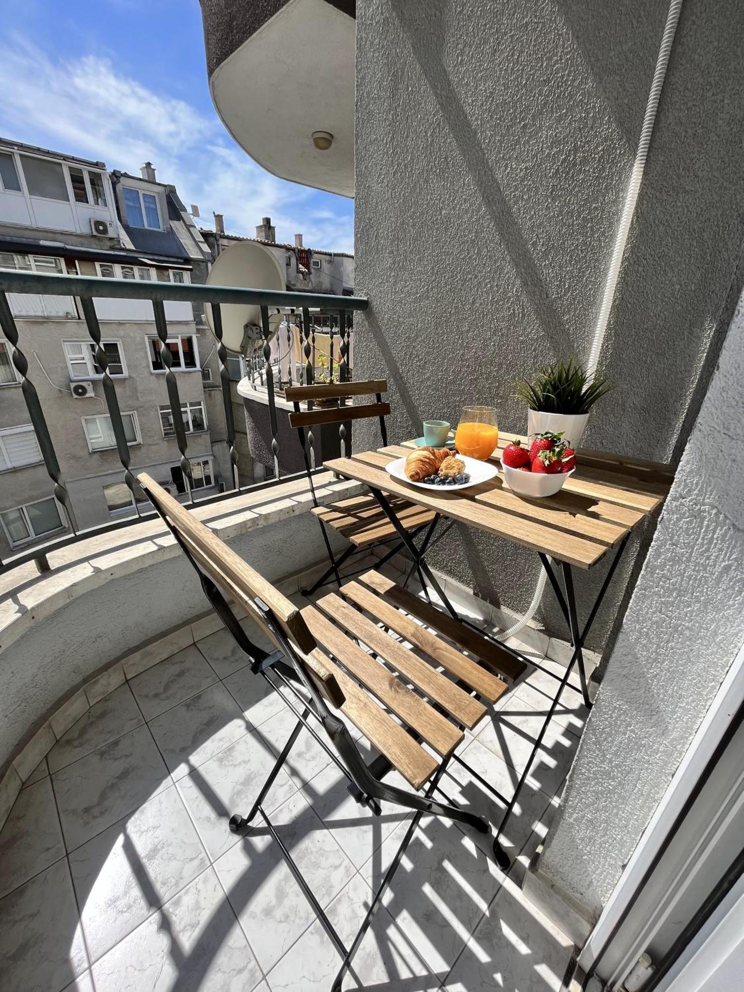Central Cosy, Fully Renovated 2Bd Near The Cathedral Варна Экстерьер фото